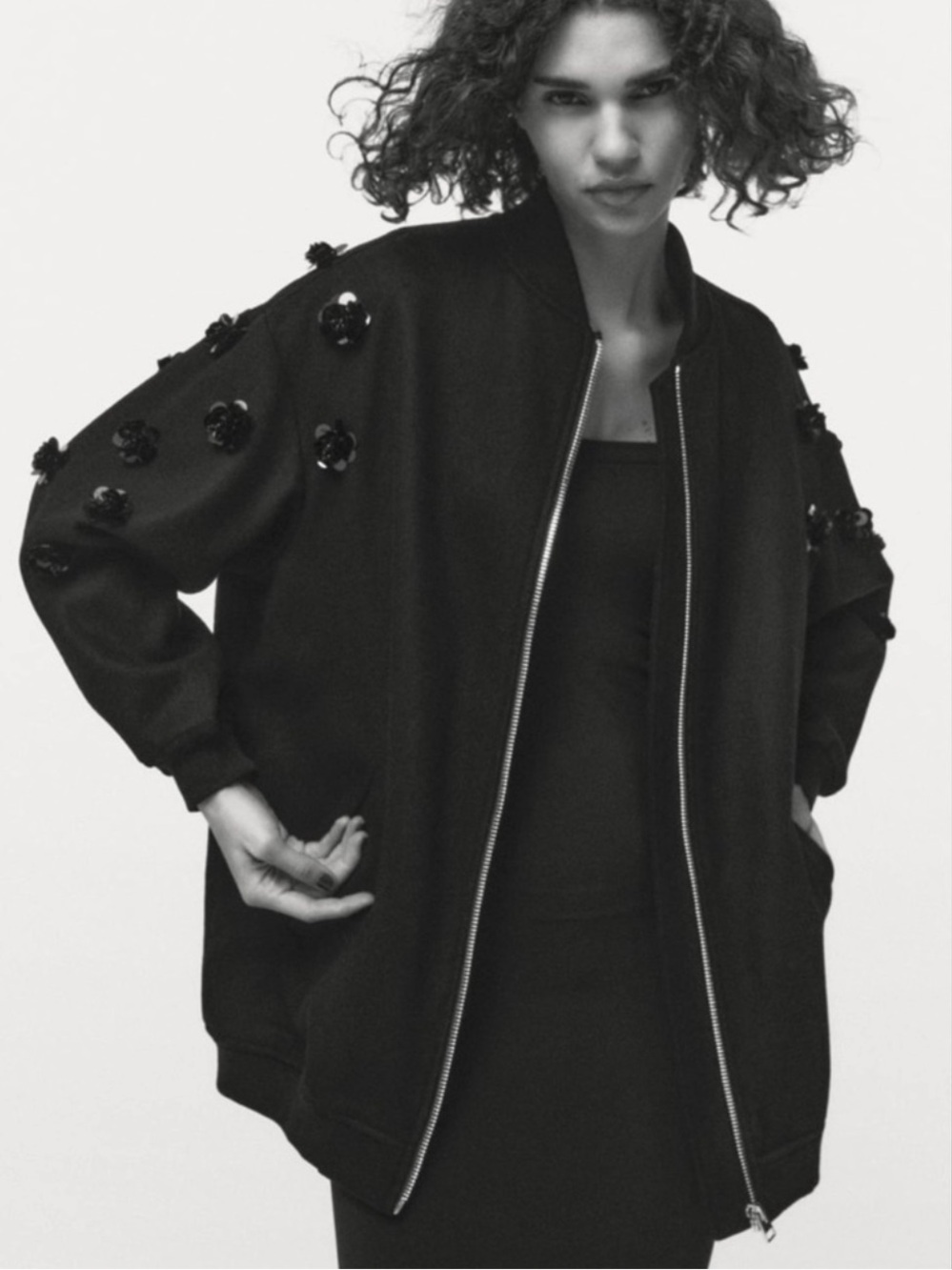Zara Black Wool Blend Floral
Appliqué Bomber Jacket XS/S oversized